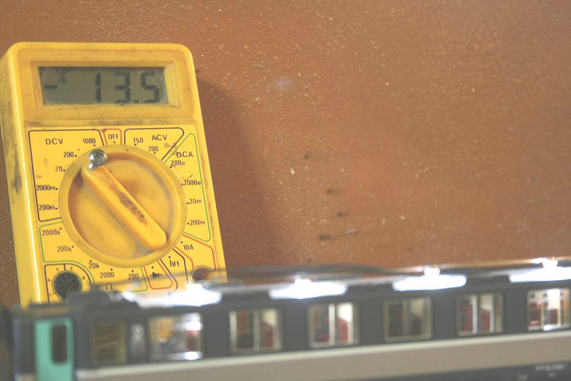 sous 13 ,5 volts
